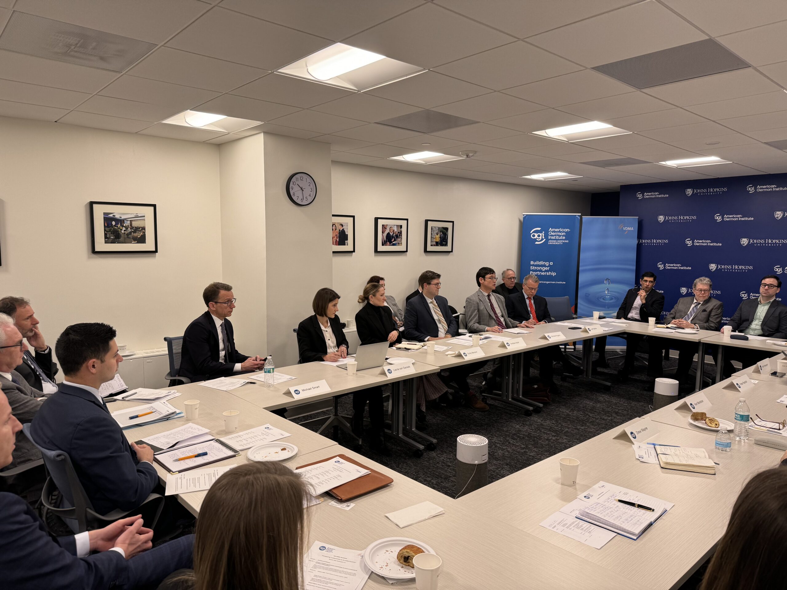 Grafische Darstellung von sicheren finanziellen Transaktionen und Datenverschlüsselung im Online-Gaming